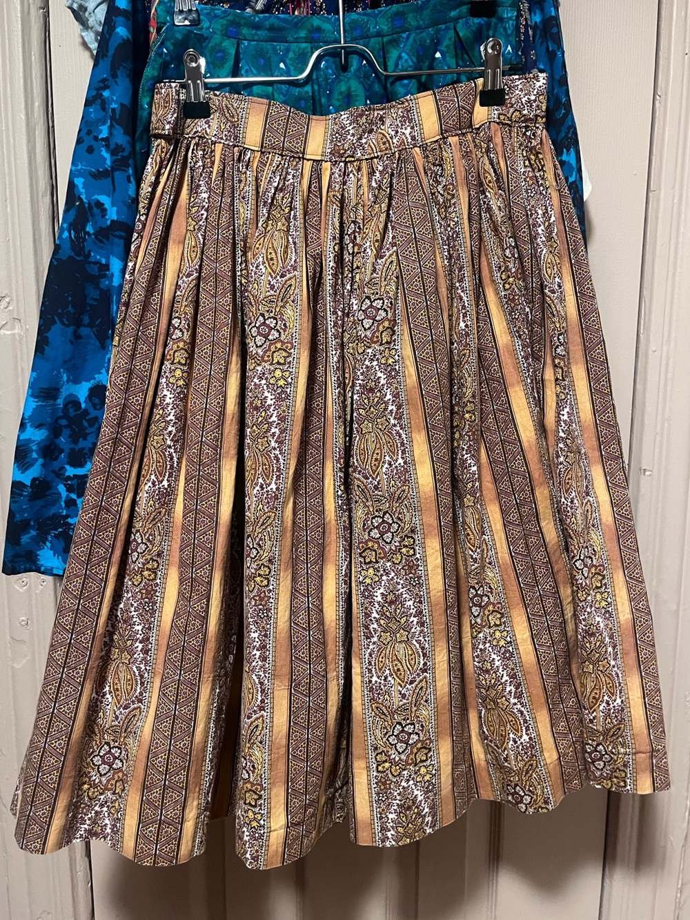 Vintage pleated/gathered full half circle skirt w30 striped browns